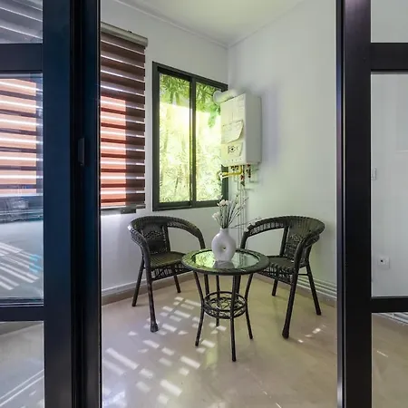 The Radiant Nest, By Jo & Key Living Apartamento *